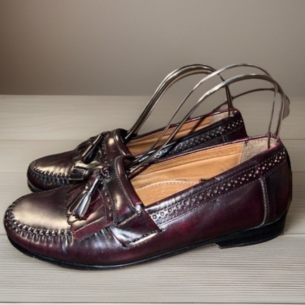 G.H. Bass & Co. Weejun Grammer" Kiltie Tassel Loafers in a burgundy, Men’s 9D